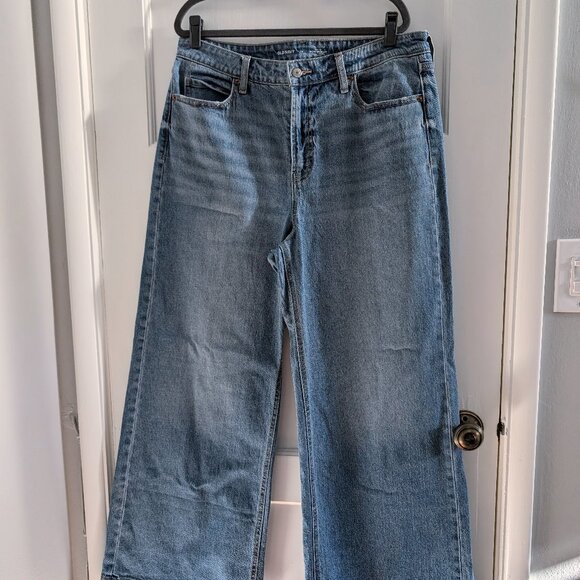 Old Navy Extra High-Waisted Sky-Hi Wide-Leg Jeans - Picture 1 of 6